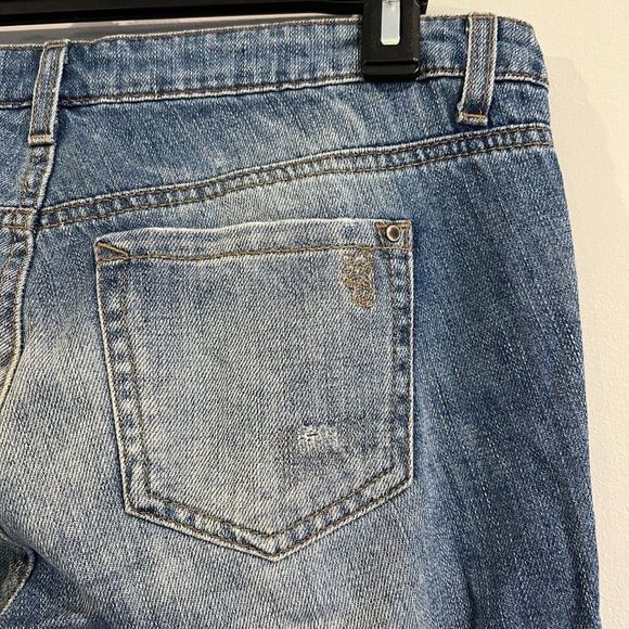 JESSICA SIMPSON Light Wash Distressed Weekend Relaxed Skinny Jeans (26) - Picture 6 of 8